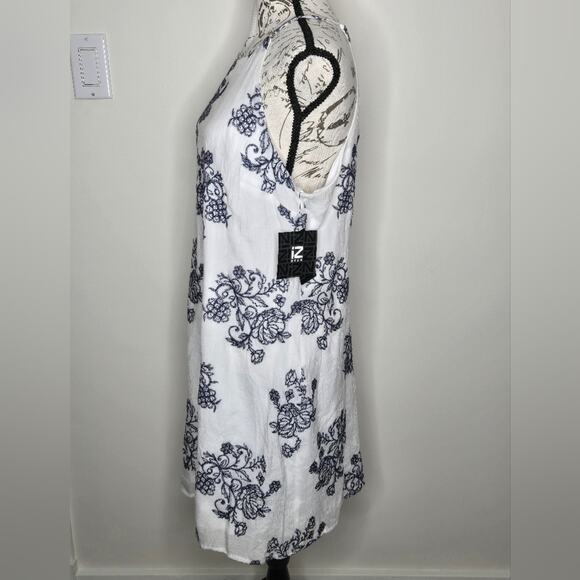 NWT  IZ BYER White and Navy Blue Floral Embroidered Halter Dress Keyhole Back XL - Picture 5 of 8